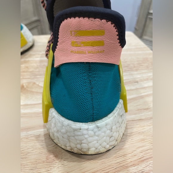 Pharrell Williams Adidas Collaboration Light Blue and Pink Shoes - Picture 8 of 12